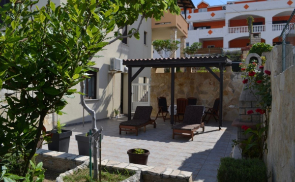 IMG-f495680a13292a851d694d356d756045-V